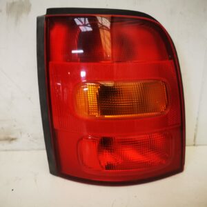 Luz traseira esquerda do Nissan Micra 99 com porta-lâmpada