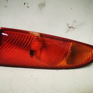 Luz traseira esquerda Ford Focus I com porta-lâmpadas