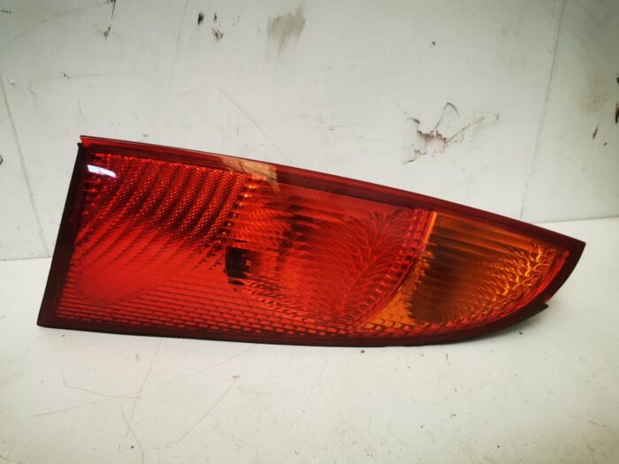 Luz traseira esquerda Ford Focus I com porta-lâmpadas