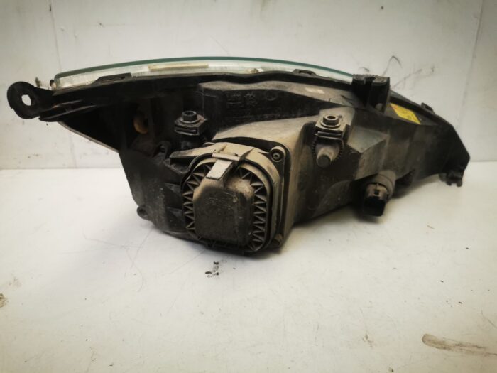 Farol dianteiro esquerdo Ford Focus I 99 com porta-lâmpada