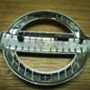 Emblema dianteiro do Nissan Almera N16