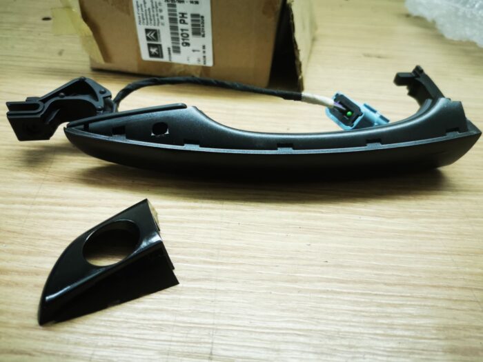 Puxador externo dianteiro esquerdo Peugeot vários modelos 508 408 4008
