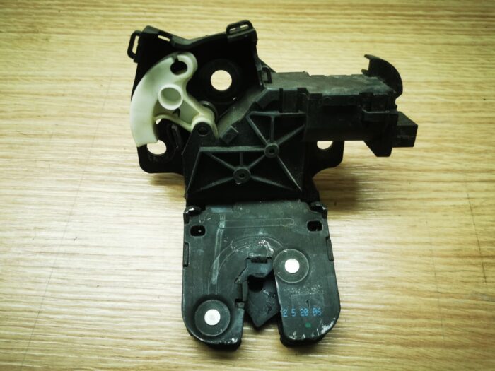 Trava do porta-malas Audi A3 A4 A6