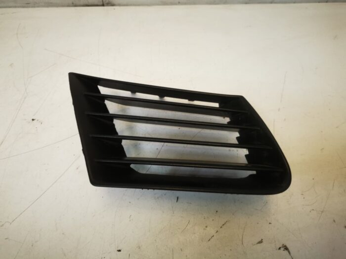 Grelha dianteira direita do Seat Ibiza III 6L