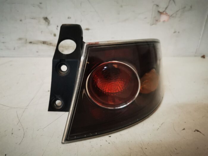Seat Ibiza III 6L luz traseira direita com porta-lâmpadas