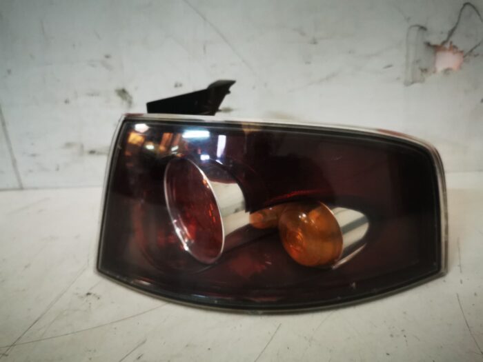 Seat Ibiza III 6L luz traseira direita com porta-lâmpadas