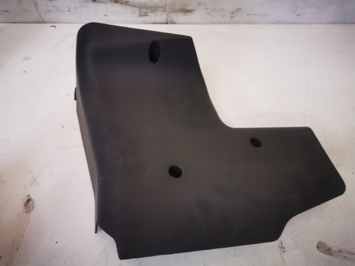 Acabamento da tampa do painel Nissan Serena C23M