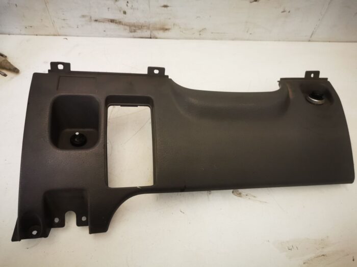 Painel inferior do painel Nissan Serena C23M