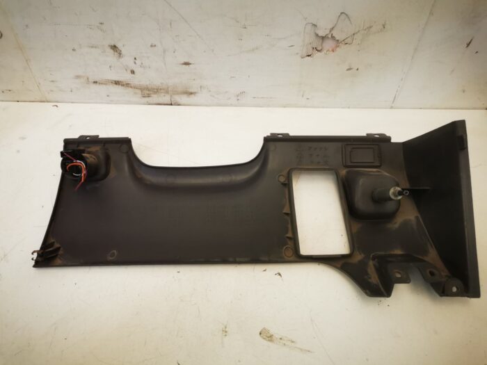 Painel inferior do painel Nissan Serena C23M