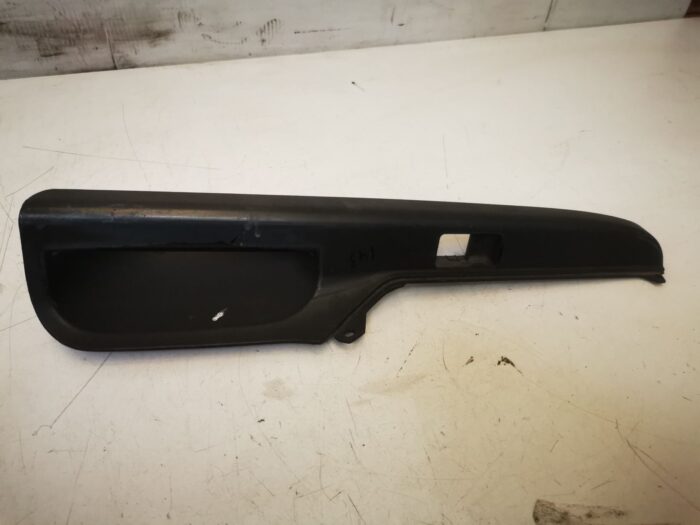 Revestimento interior da porta dianteira direita Seat Ibiza II 6K