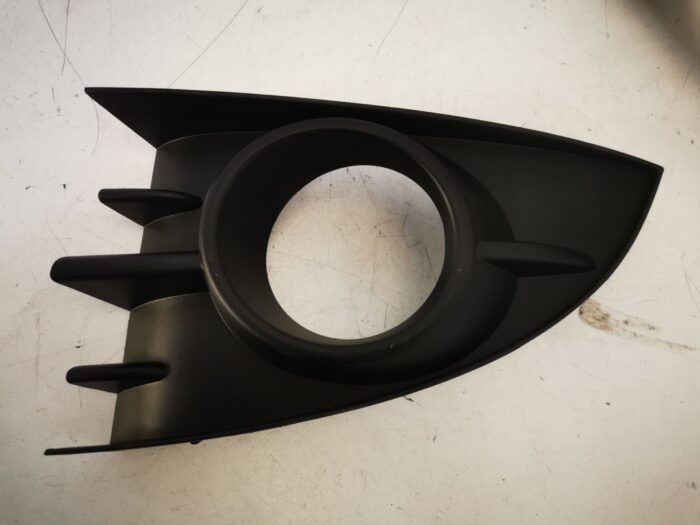 Moldura do farol de neblina dianteiro esquerdo Renault Scenic III