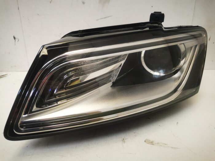 Farol dianteiro esquerdo Audi Q5 8R sem unidades de comando