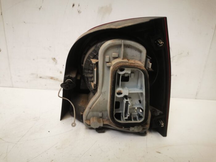 Lanterna traseira esquerda Volkswagen Polo IV