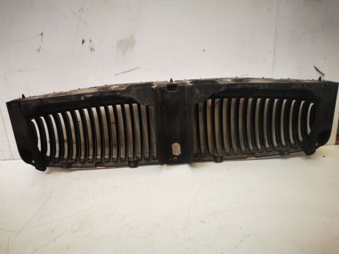 Grau frontal do Jaguar X-Type