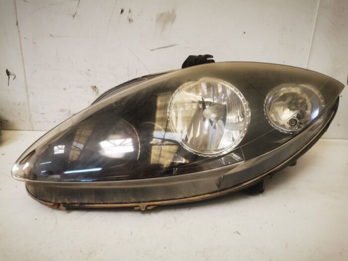 Lanterna farol esquerdo Seat Altea 5P com casquilho 2005