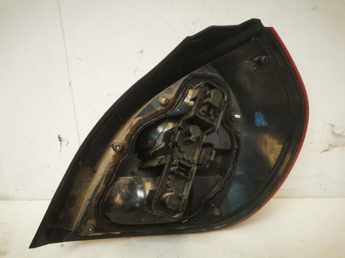 Luz traseira esquerda do Nissan Almera II N16 com porta-lâmpadas