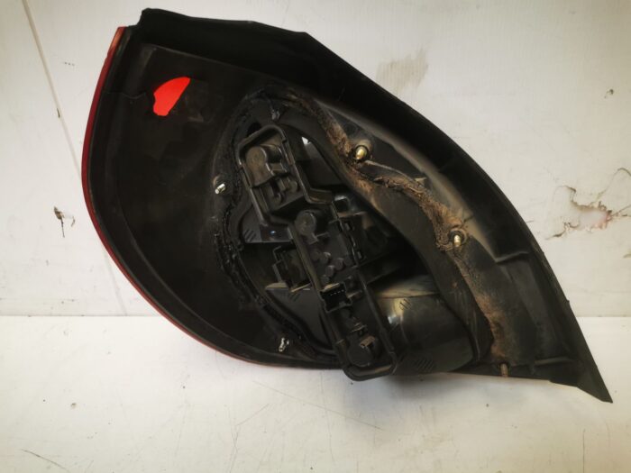 Lanterna traseira direita Nissan Almera II N16 com porta-lâmpada
