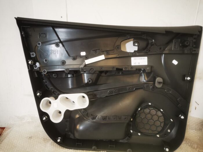 Painel da porta dianteira direita Renault Captur 2013-2018