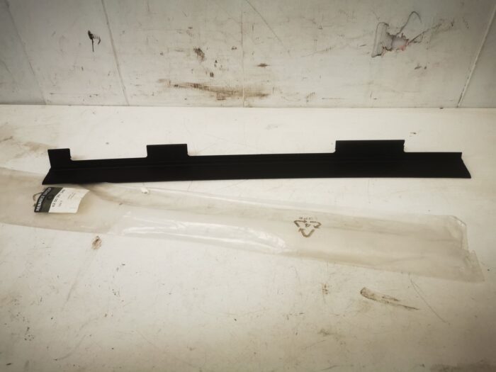 Spoiler de parabrisa para ou parachoque dianteiro Renault Kangoo I