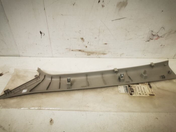 Revestimento interno da coluna direita Renault Clio IV 5R