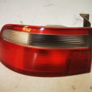 Luz traseira externa esquerda Honda Accord 96 com porta-lâmpada