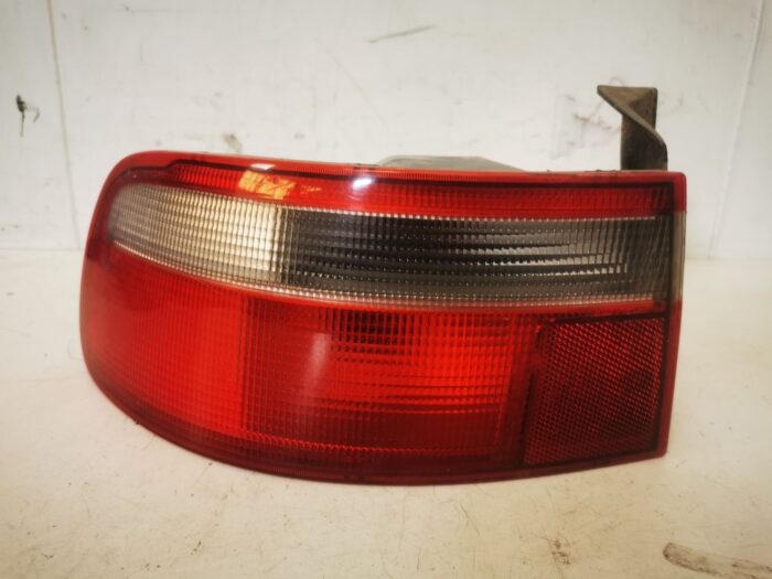 Luz traseira externa esquerda Honda Accord 96 com porta-lâmpada