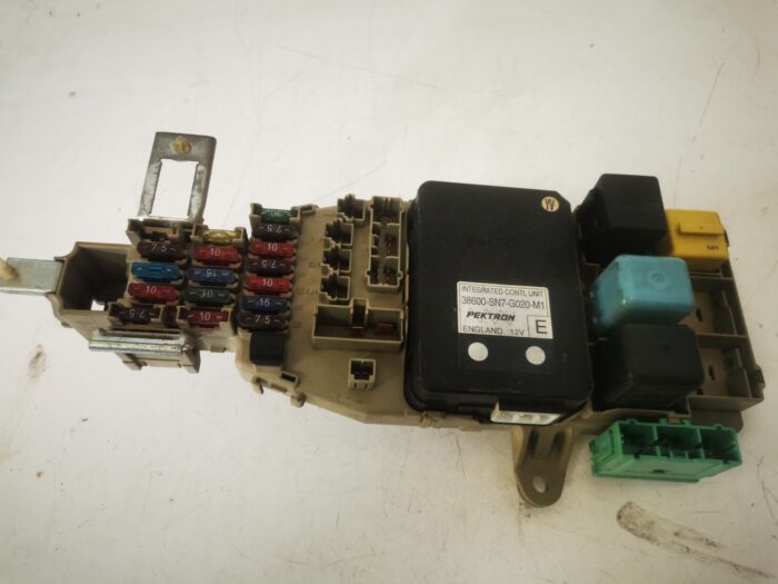 Caixa de fusíveis com módulo de controle da carroceria Honda Accord 96