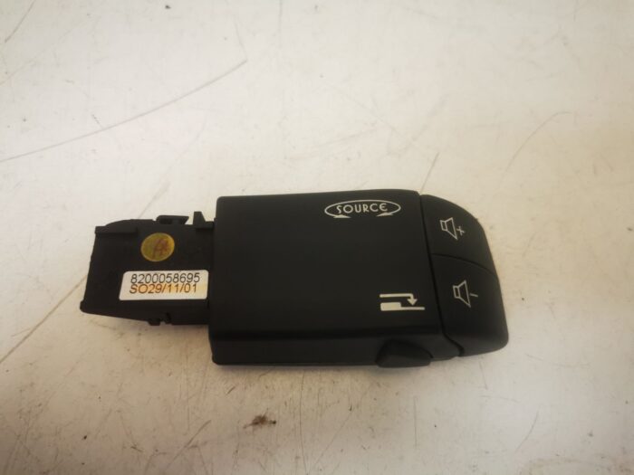 Controle de audio no volante do Renault Clio II