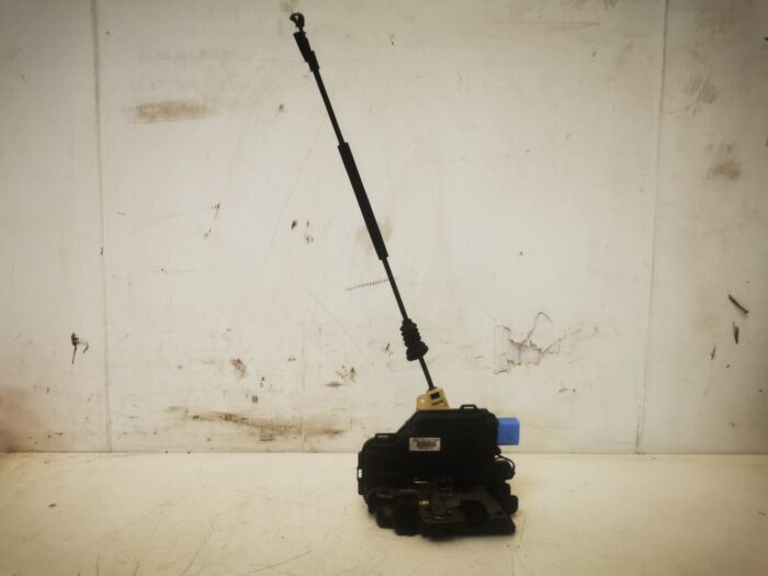 Fecho dianteiro direito Seat Ibiza III 6L