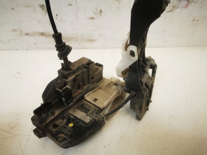Cerradura delantera izquierda Kia Ceed 2007