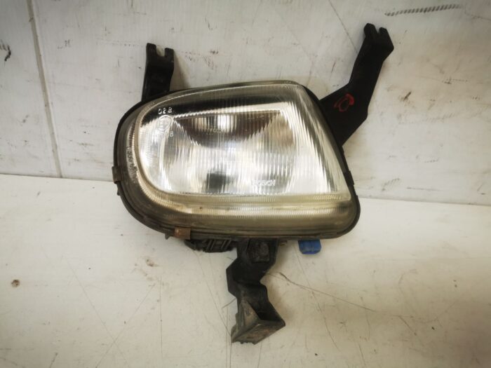 Farol de nevoeiro dianteiro direito Peugeot 306 1997 com porta-lampadas