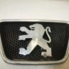 Peugeot 306 1997 grau do emblema dianteiro
