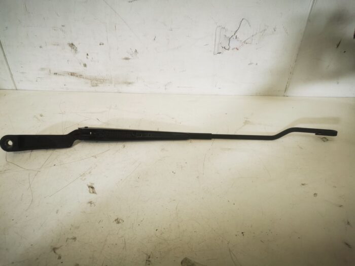 Braço do limpador de para-brisa dianteiro esquerdo Volkswagen Golf IV 1998
