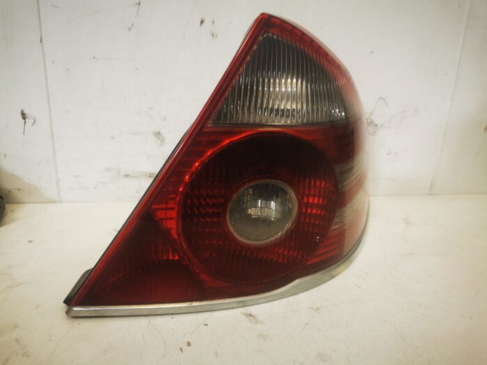 Luz traseira direita Ford Mondeo III 2003