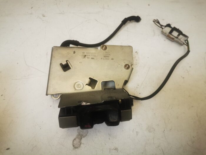 Trava da porta traseira Ford Mondeo III 2003 com atuador elétrico