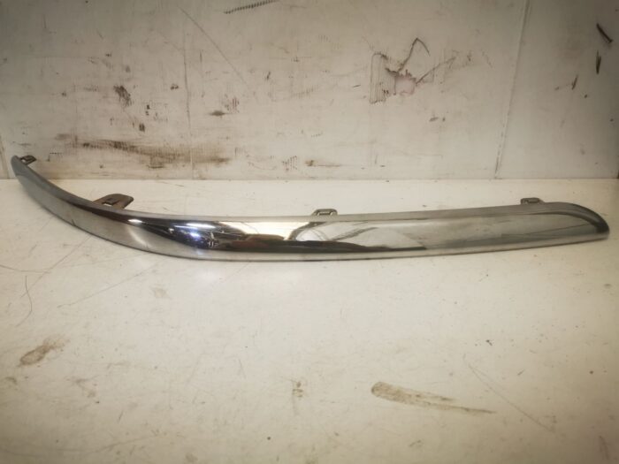 Embellecedor cromado paragolpes delantero lado derecho Rover 45 2003