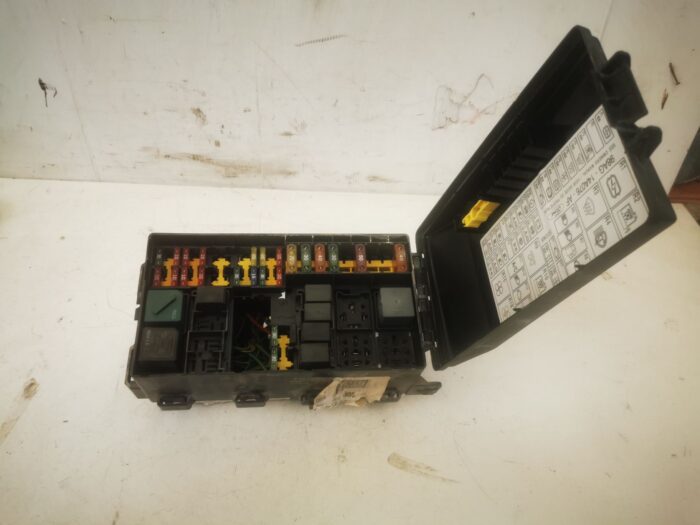 Caja relés y fusibles Ford Focus I gasolina 99