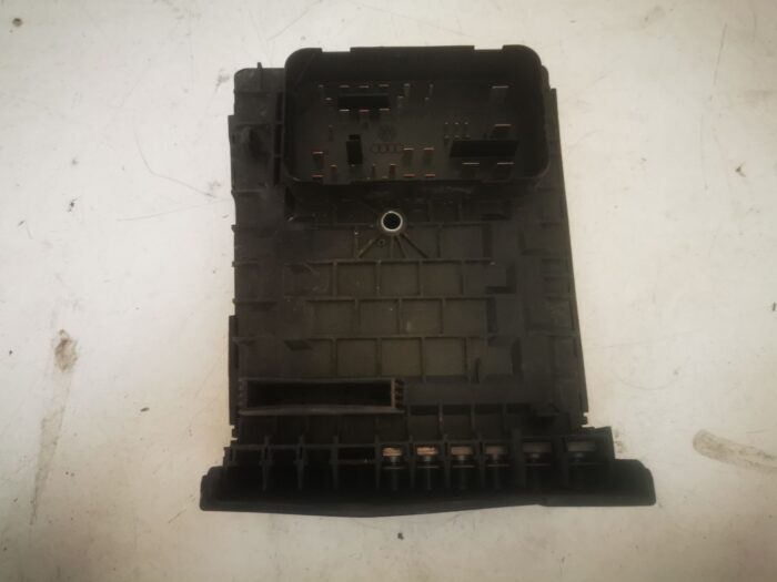 Caja relés y fusibles Volkswagen Polo IV 9N