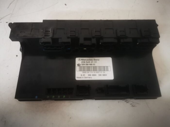 Caja Relés y fusibles Mercedes C320 W203 2005