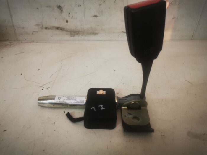 Anclaje cinturón con pretensor trasero izquierdo Mercedes C320 W203 2005