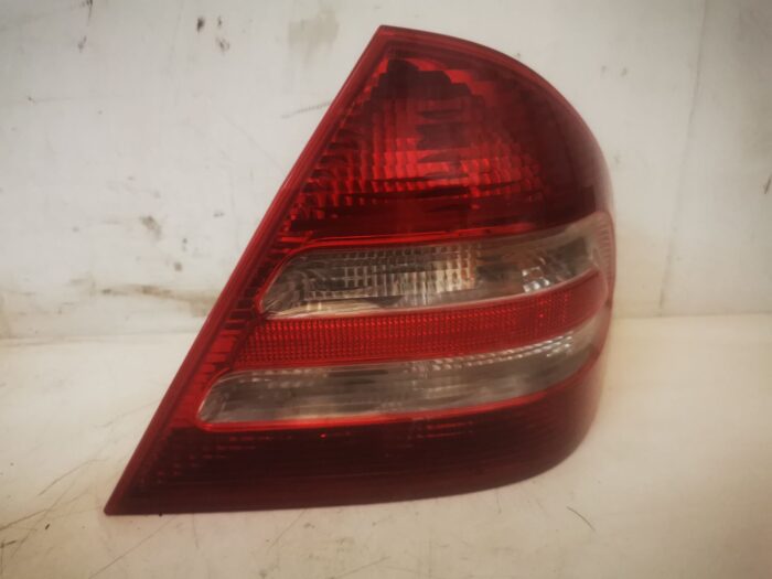 Piloto trasero derecho Mercedes C320 W203 2005