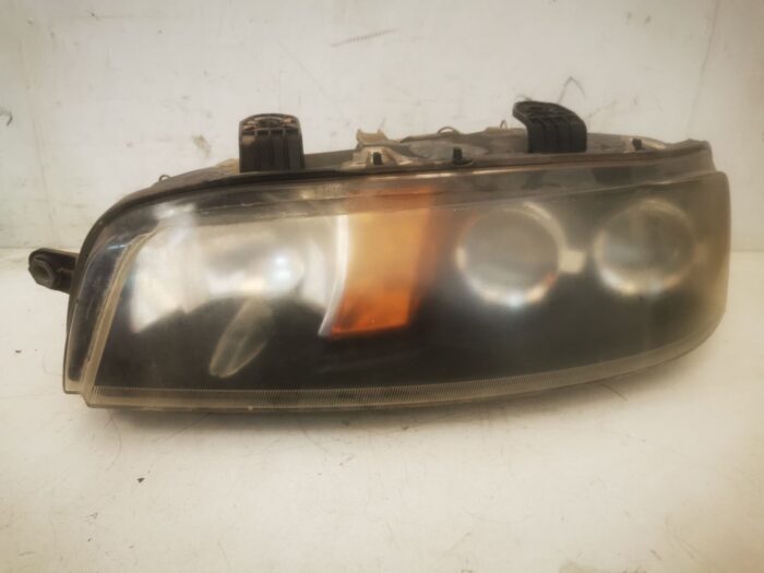Faro izquierdo Fiat Punto (188) 2002