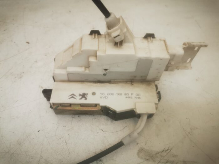 Cerradura puerta delantera derecha Peugeot 407 2006