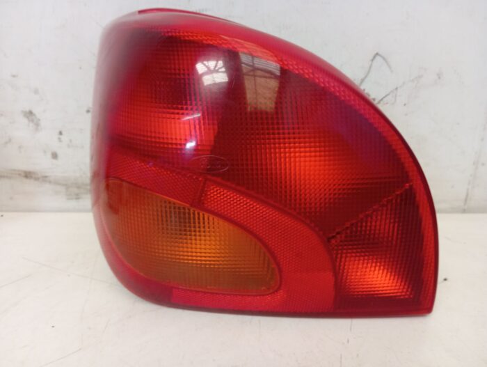Piloto trasero izquierdo Ford Fiesta IV 1996