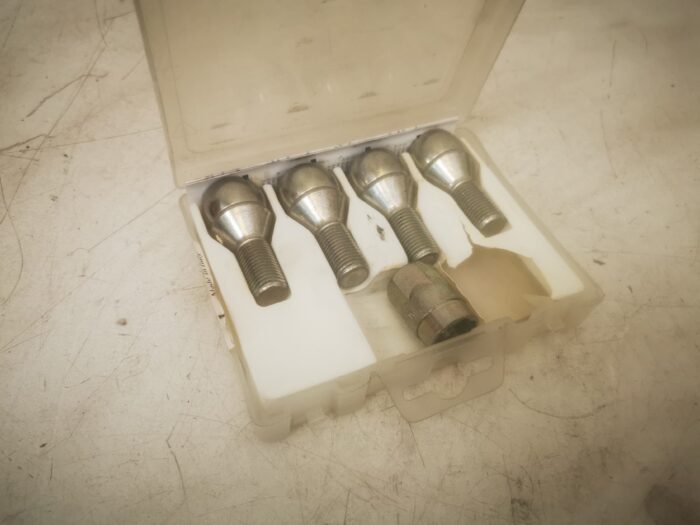 Kit tornillos ruedas antirrobo Renault varios modelos nuevo