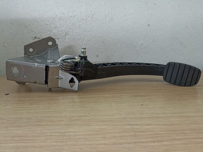 Pedal embrague Renault Kangoo II nuevo original