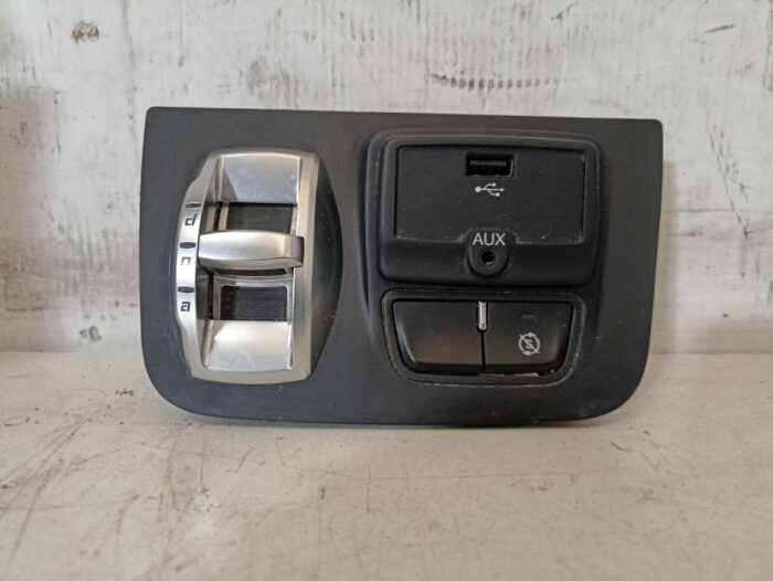 Mando multifunción con entrada auxiliar y USB Alfa Romeo Giulietta (940) 2014