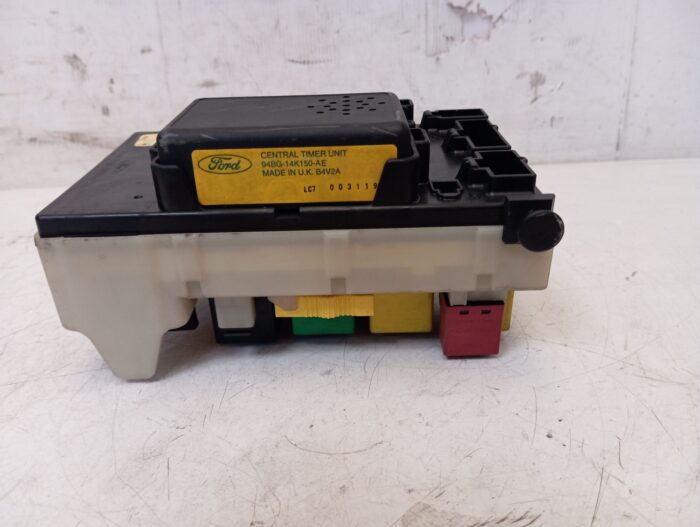 Caja Reles / Fusibles Ford Mondeo I Sedán 1997 Gasolina