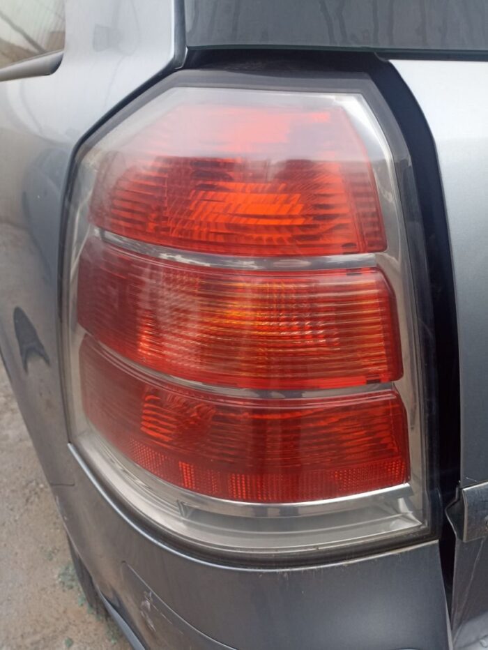 Piloto trasero izquierdo Opel Zafira B 2007