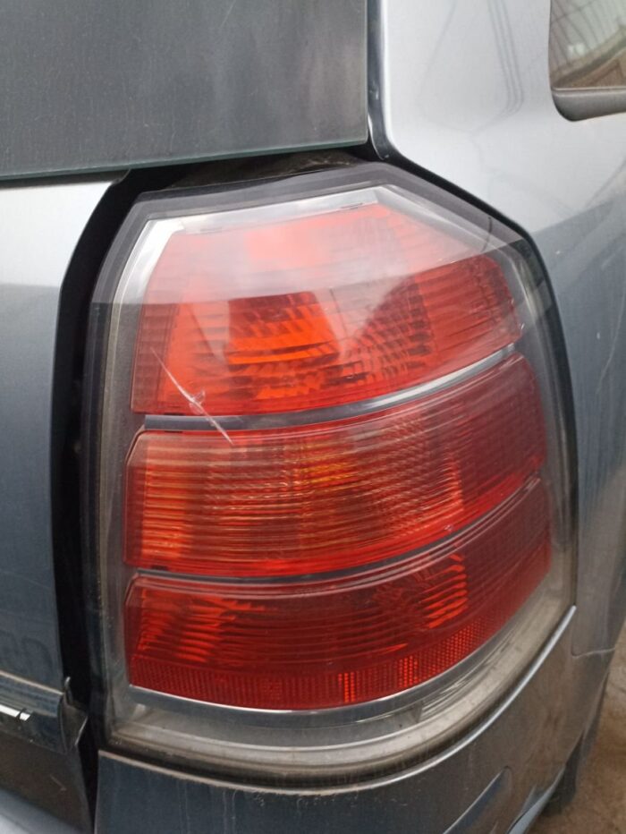 Piloto trasero derecho Opel Zafira B 2007 con grieta